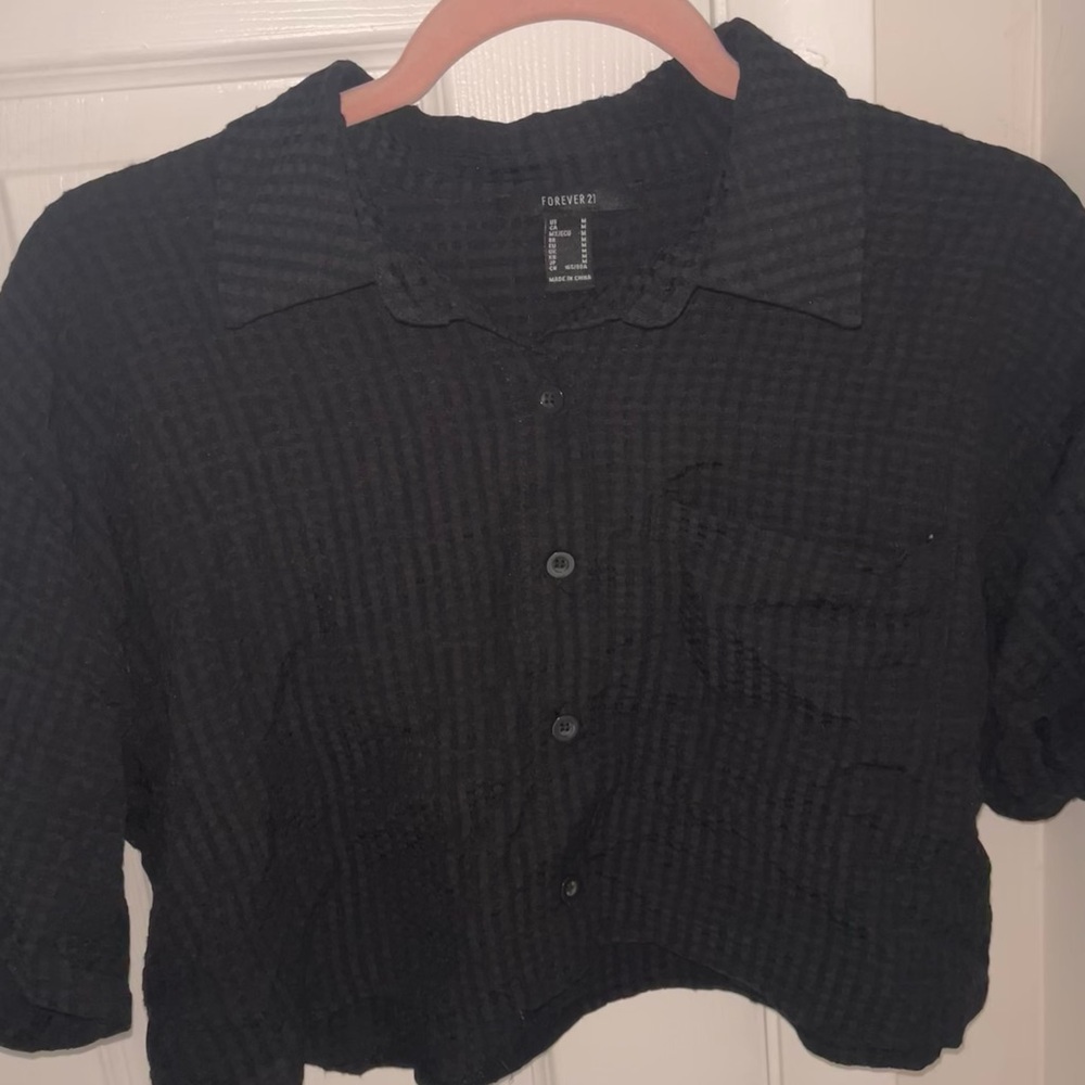 Forever 21 Black button up Textured Cropped Shirt w/ Pocket